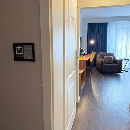 Отель Krystal Boutique Mansion Хунедоара Экстерьер фото