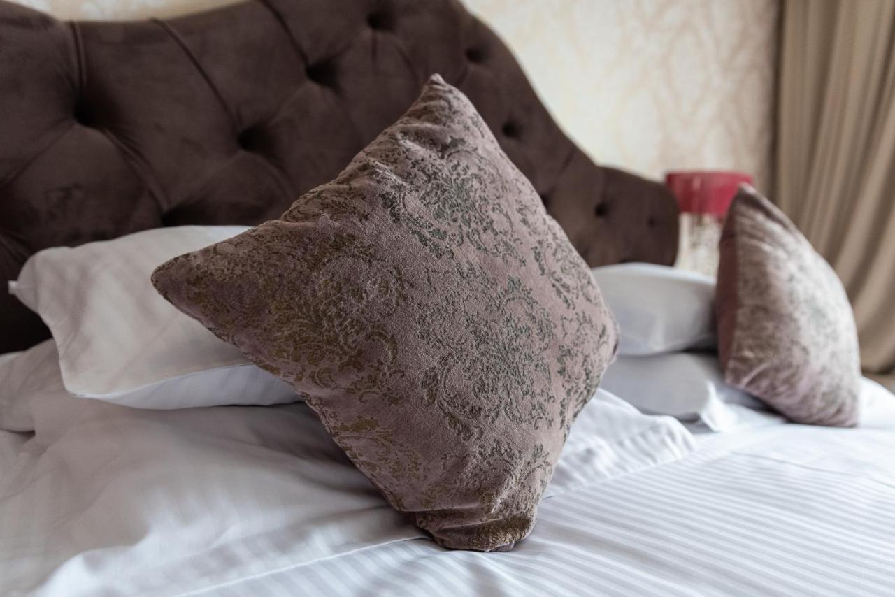 Отель Krystal Boutique Mansion Хунедоара Экстерьер фото