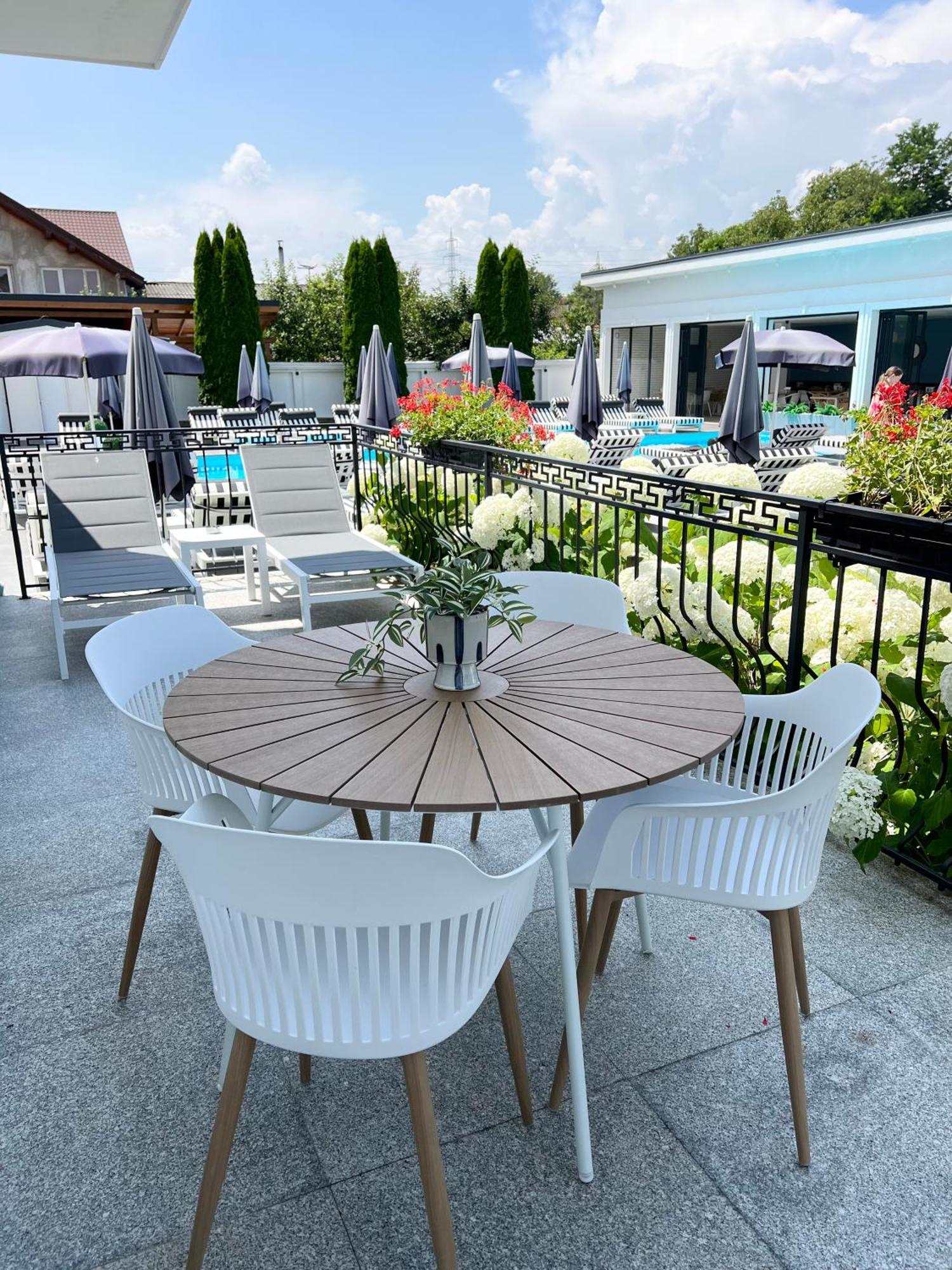 Отель Krystal Boutique Mansion Хунедоара Экстерьер фото