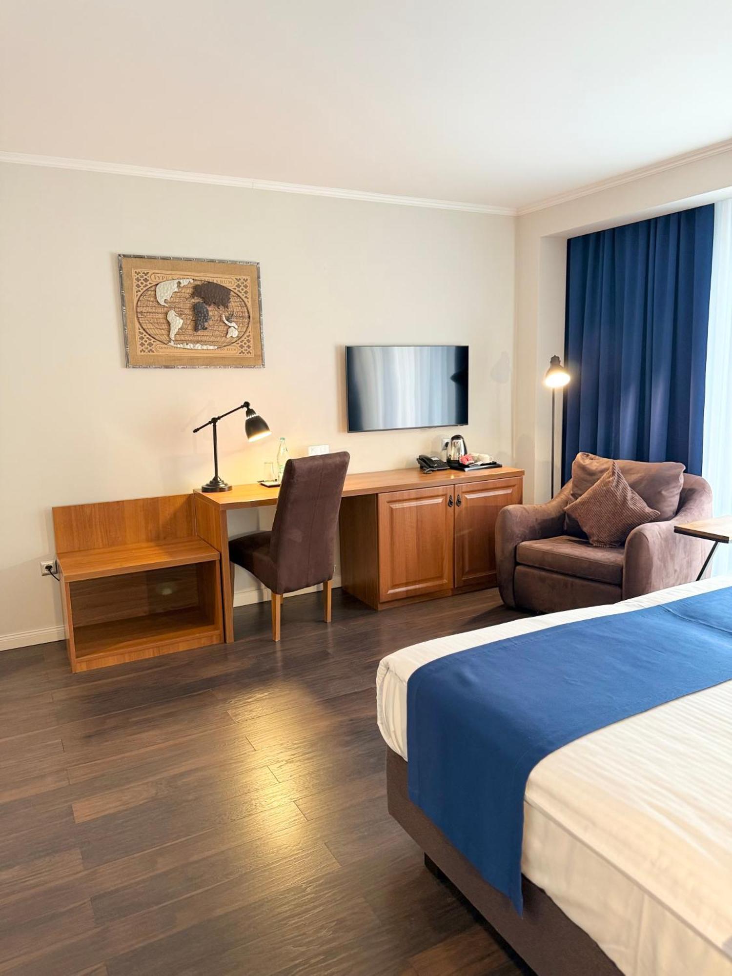 Отель Krystal Boutique Mansion Хунедоара Экстерьер фото