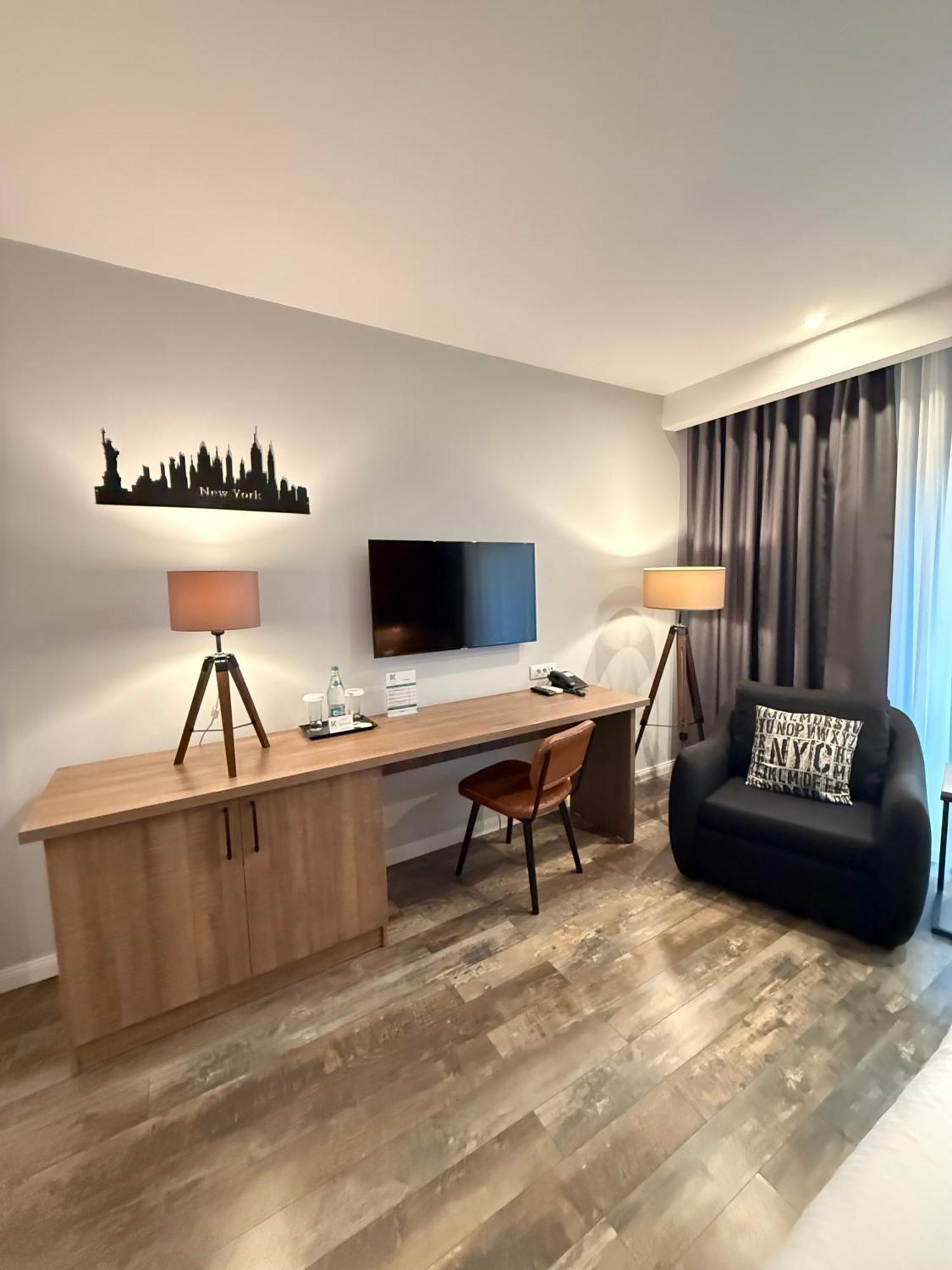 Отель Krystal Boutique Mansion Хунедоара Экстерьер фото