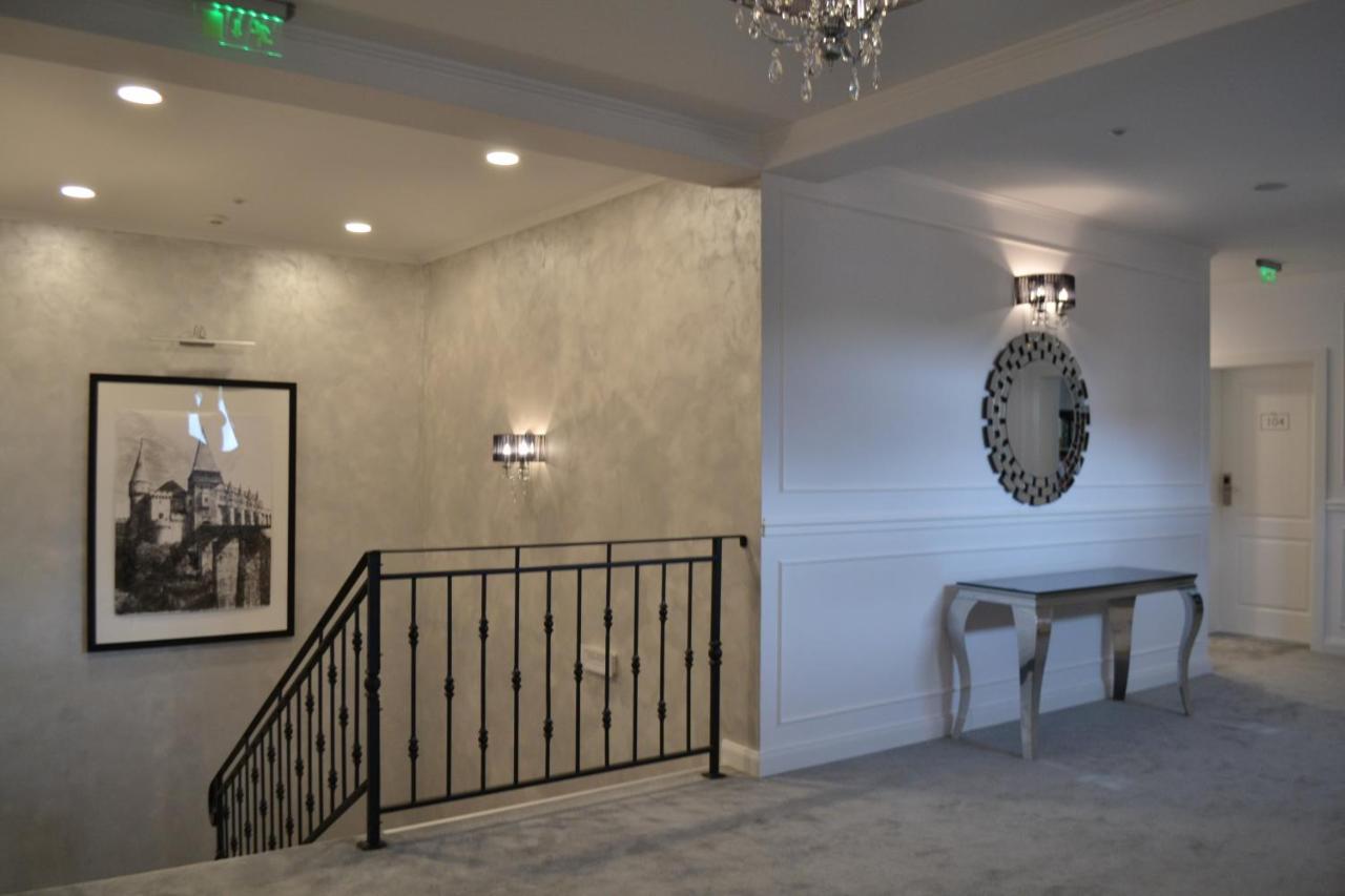 Отель Krystal Boutique Mansion Хунедоара Экстерьер фото